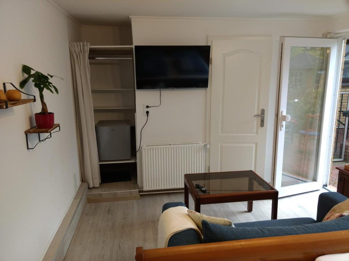Ruhige, Gemuetliche 1-Zimmer Gartenwohnung Fuer 2 Erwachsene Lubeck Exterior photo